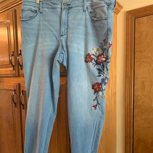 Skinny embroidered jeans